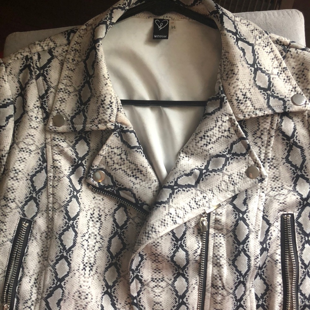 Snake Print Jacket - Picture 2 of 3